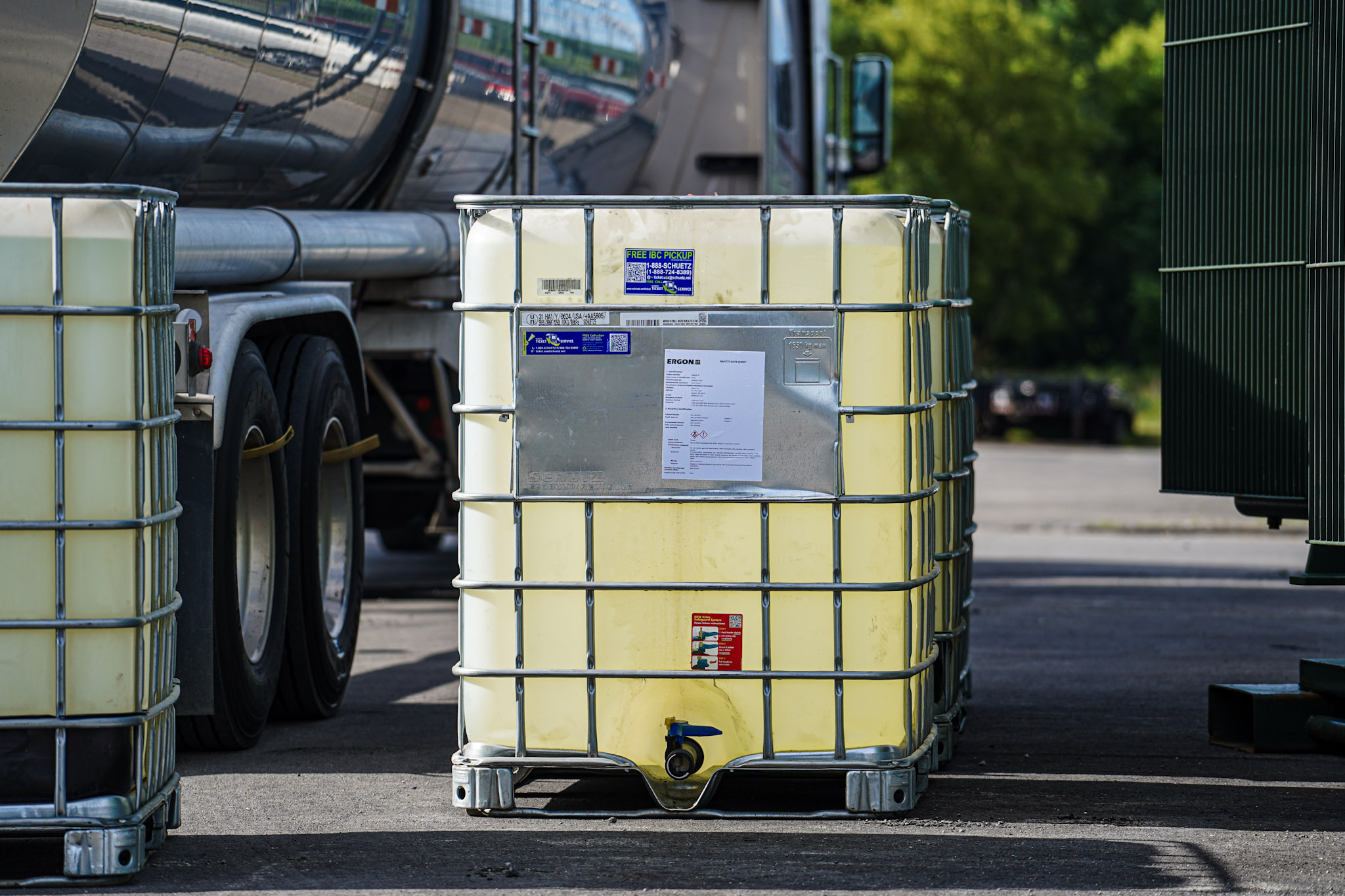 Labeled insulating fluid tote staged for delivery